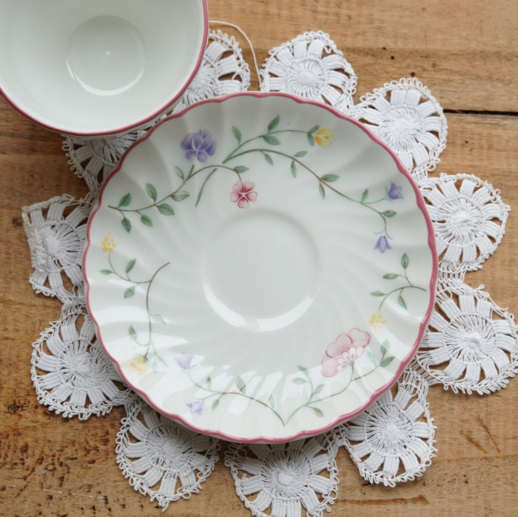 Tasse "Amy" en céramique anglaise fleurie Johnson Brothers modèle Summer Chintz
