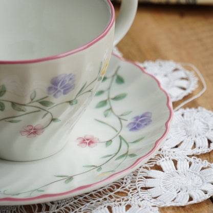 Tasse "Amy" en céramique anglaise fleurie Johnson Brothers modèle Summer Chintz