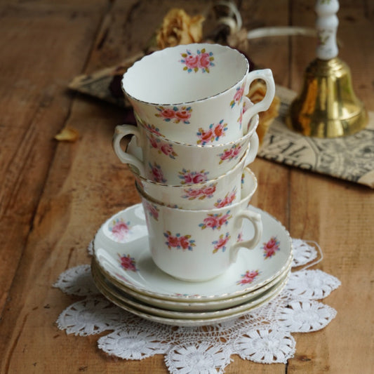 Tasses "Imogen" en porcelaine anglaise fleurie et dorée (lot de 4)