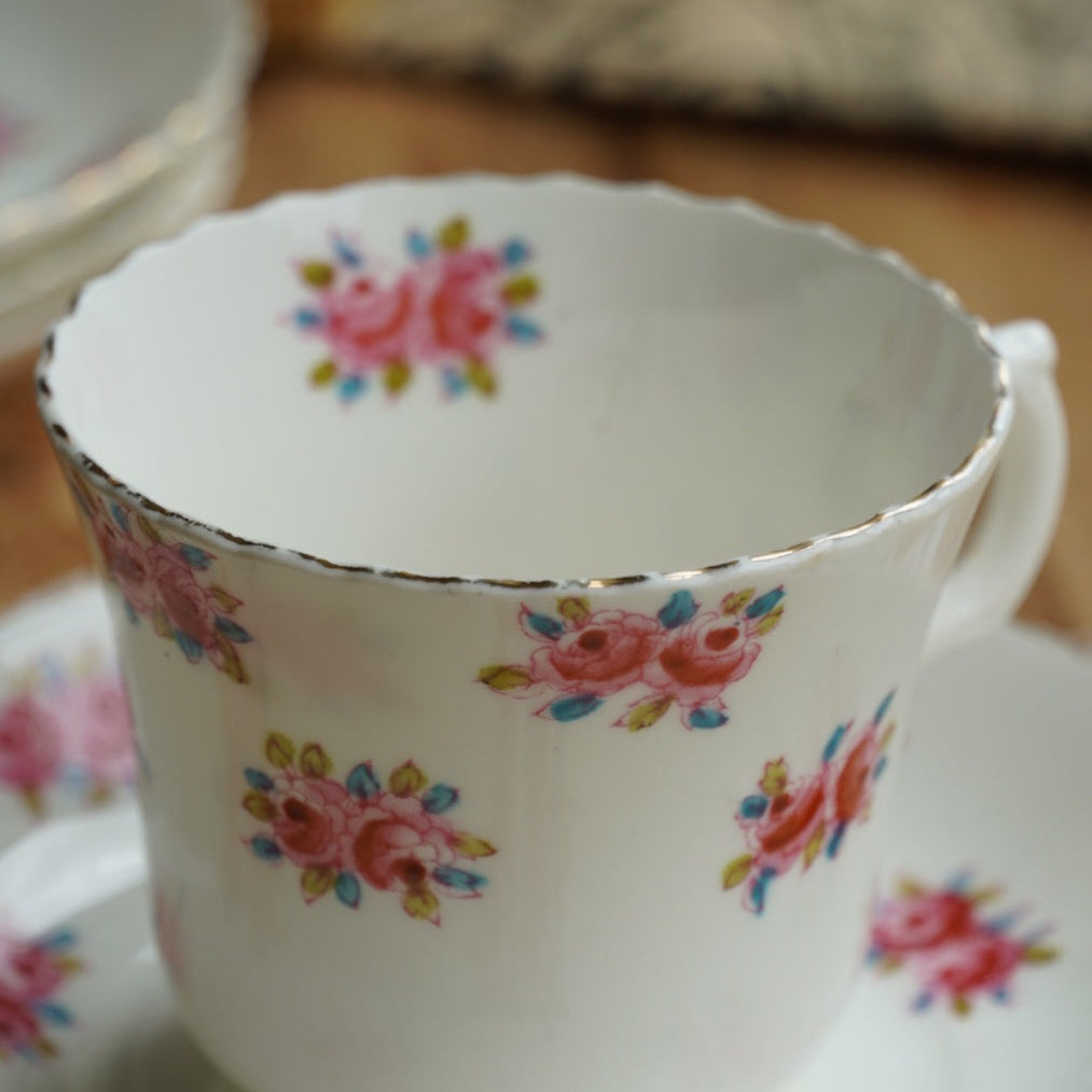 Tasses "Imogen" en porcelaine anglaise fleurie et dorée (lot de 4)