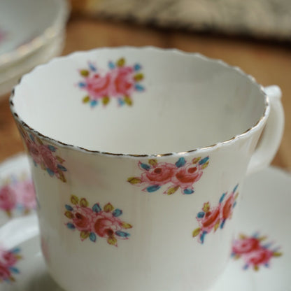 Tasses "Imogen" en porcelaine anglaise fleurie et dorée (lot de 4)
