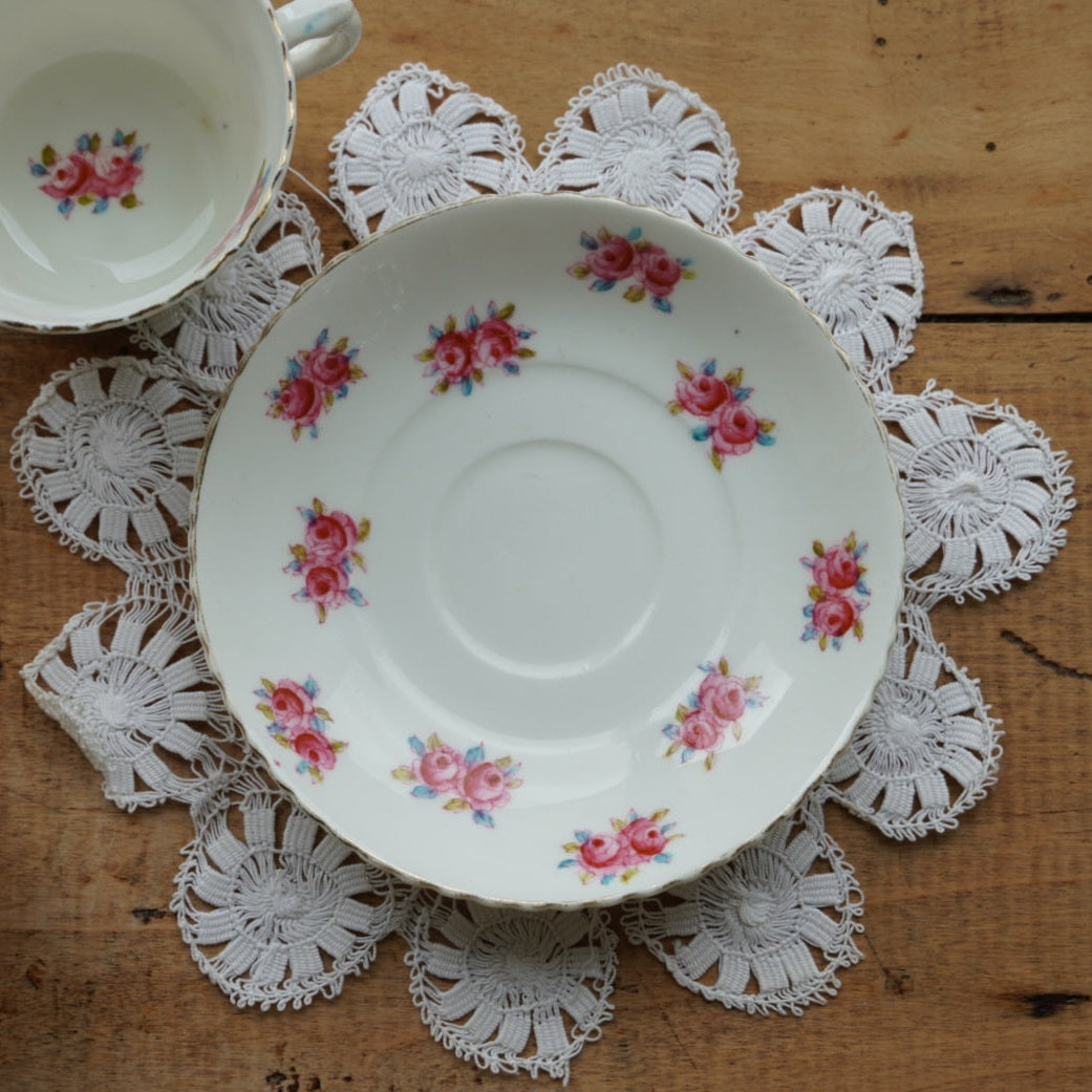 Tasses "Imogen" en porcelaine anglaise fleurie et dorée (lot de 4)