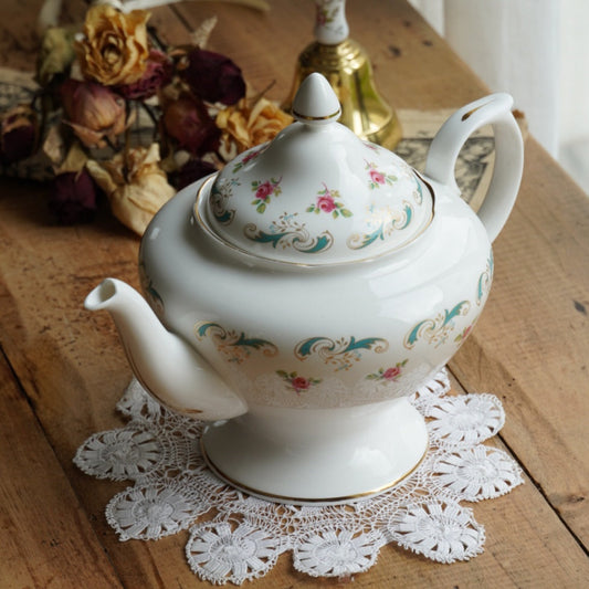 Grande théière "Arlene" en porcelaine anglaise fleurie et dorée Crown Staffordshire modèle Wentworth
