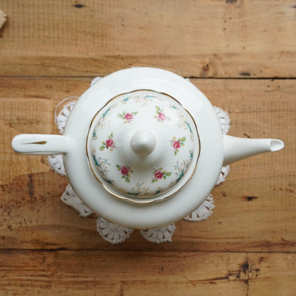Grande théière "Arlene" en porcelaine anglaise fleurie et dorée Crown Staffordshire modèle Wentworth