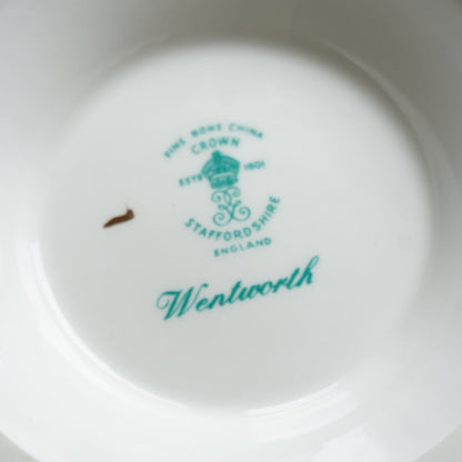 Grande théière "Arlene" en porcelaine anglaise fleurie et dorée Crown Staffordshire modèle Wentworth