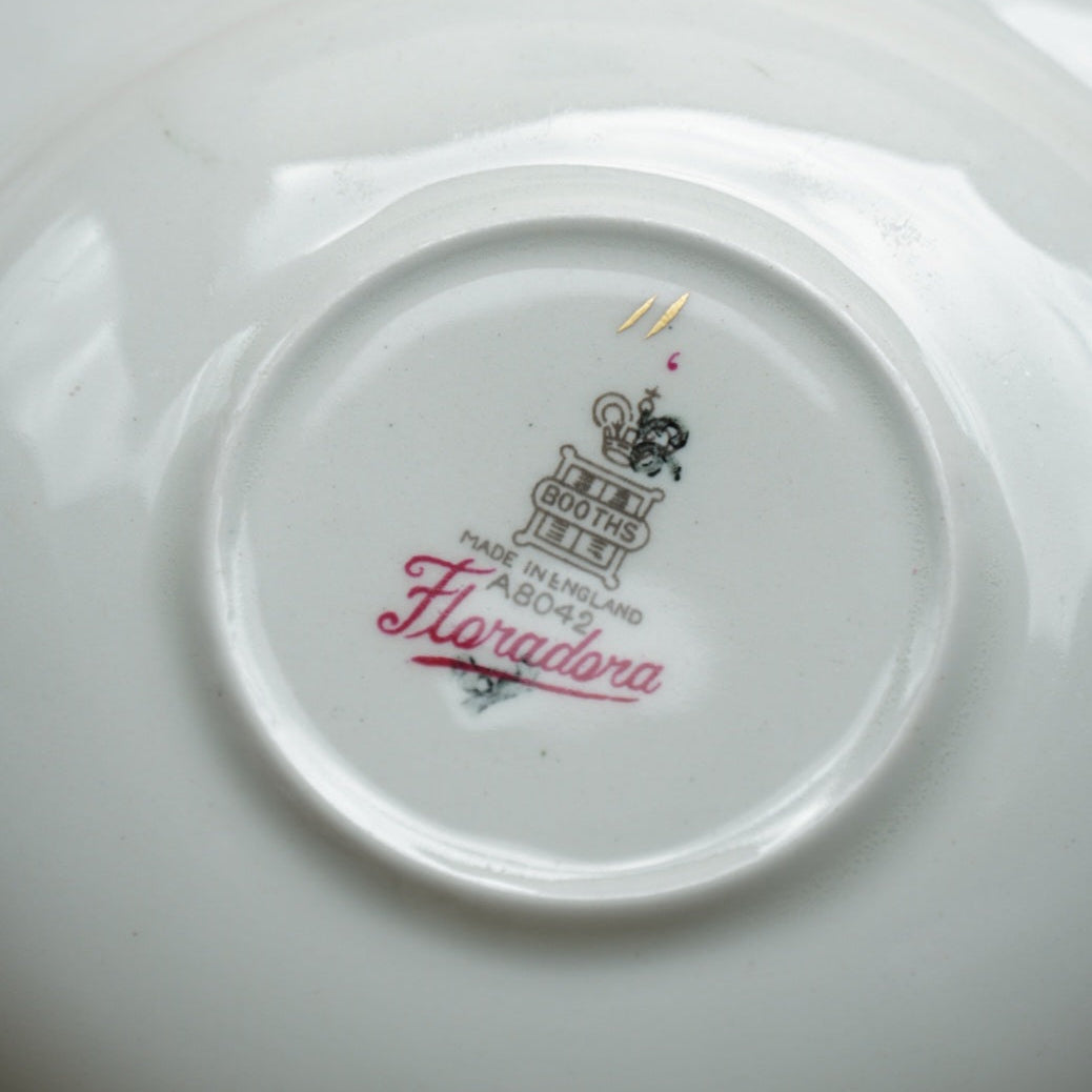 Tasse "Flora" en porcelaine anglaise et son assiette à gâteau fleurie et dorée Booths modèle Floradora