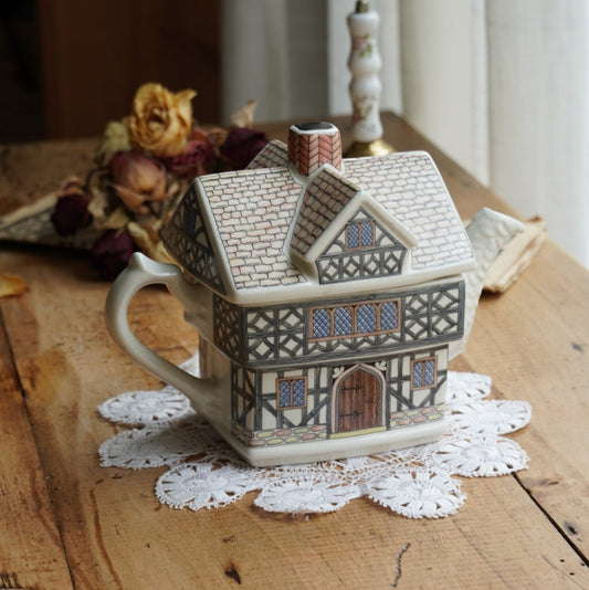 Théière "Tudor" en céramique anglaise "Maison Tudor" Sadler modèle English Country Houses