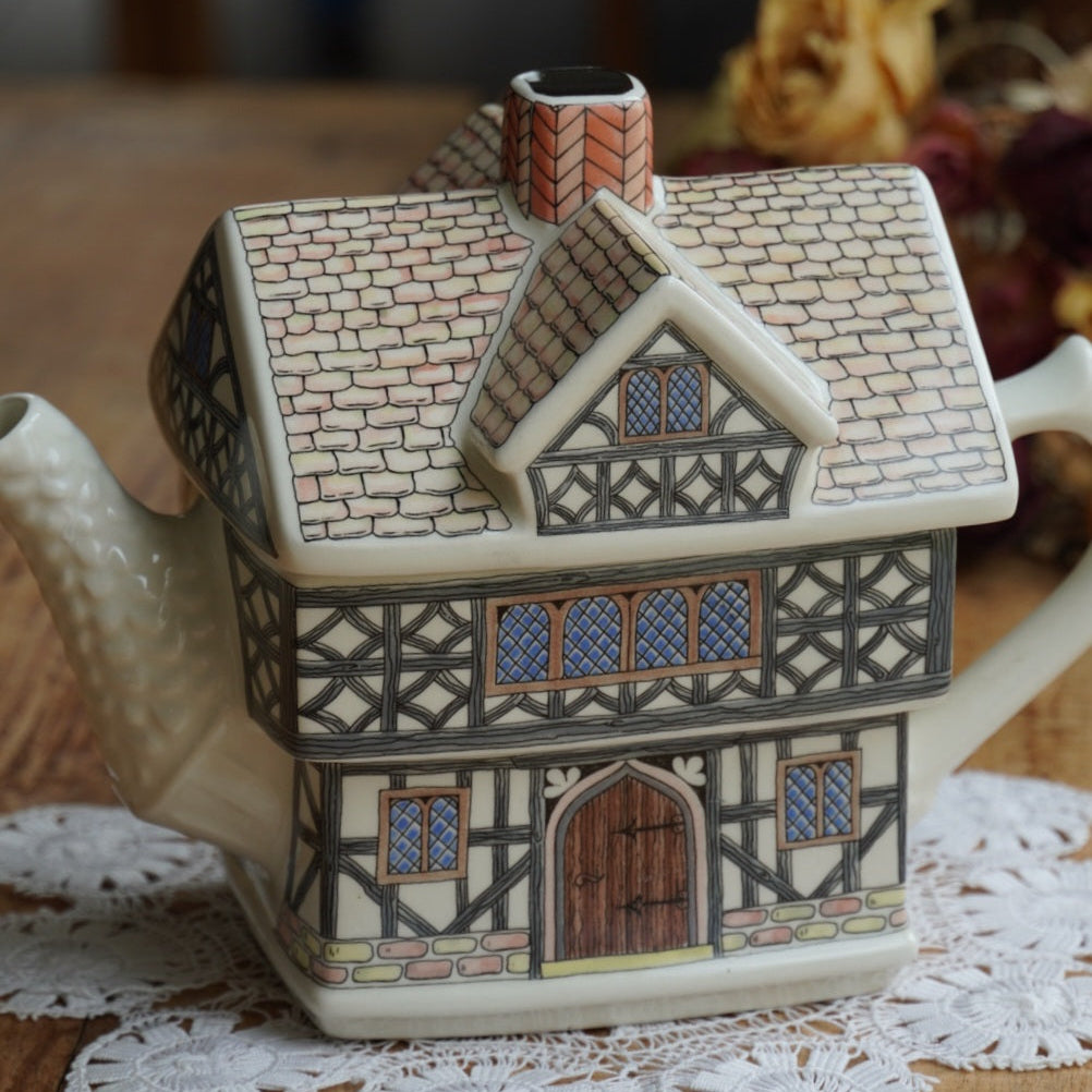 Théière "Tudor" en céramique anglaise "Maison Tudor" Sadler modèle English Country Houses