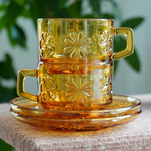 Tête à tête "Daisy" de tasses en verre ambré Vereco années 70