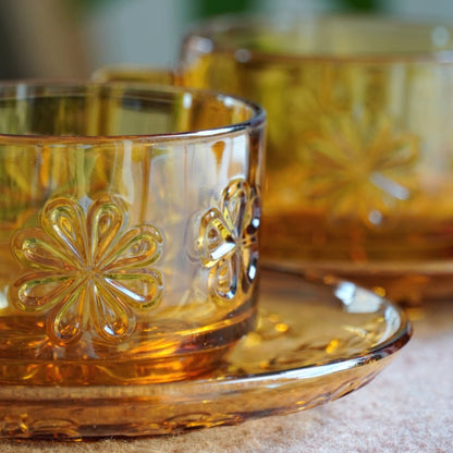 Tête à tête "Daisy" de tasses en verre ambré Vereco années 70