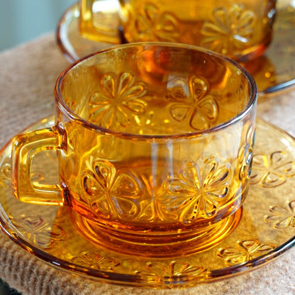 Tête à tête "Daisy" de tasses en verre ambré Vereco années 70