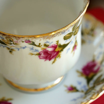 Tête à tête "Agata" de tasses en porcelaine polonaise fleurie et dorée Chodziez