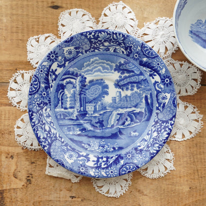 Tasse "Millicent" en porcelaine anglaise aux paysages de campagne bleutés style Italien Spode Copeland