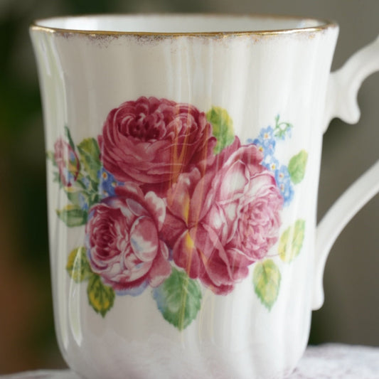 Tasse "Erin" en porcelaine anglaise fleurie et dorée Florence Collectables