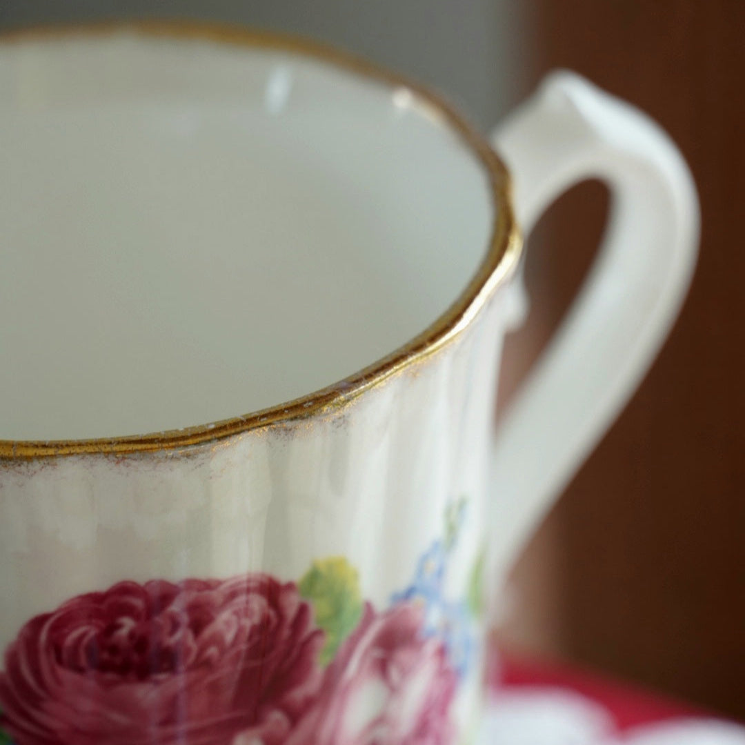 Tasse "Erin" en porcelaine anglaise fleurie et dorée Florence Collectables