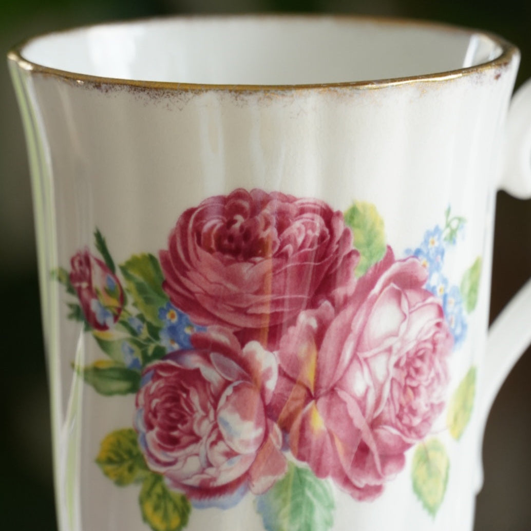 Tasse "Erin" en porcelaine anglaise fleurie et dorée Florence Collectables