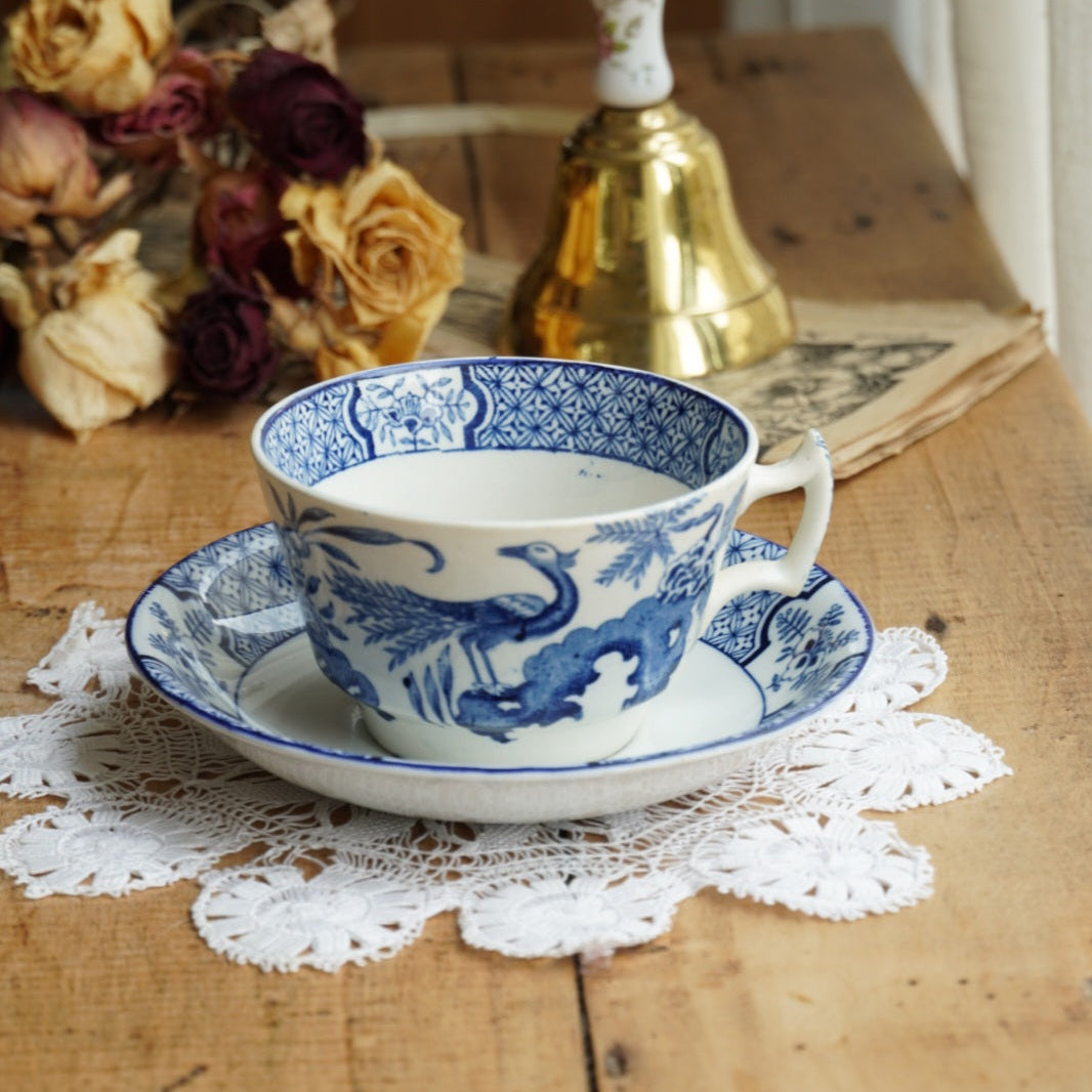 Tasse "Dilys" en porcelaine anglaise aux motifs orientaux bleutés Wood & Sons modèle Yuan.
