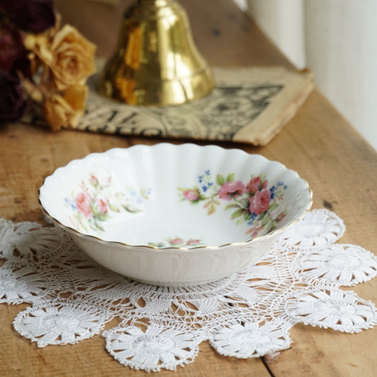 Bol "Rosie" en porcelaine anglaise fleurie et dorée Royal Albert modèle Moss Rose
