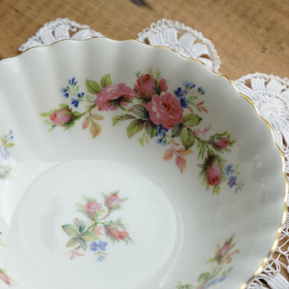 Bol "Rosie" en porcelaine anglaise fleurie et dorée Royal Albert modèle Moss Rose