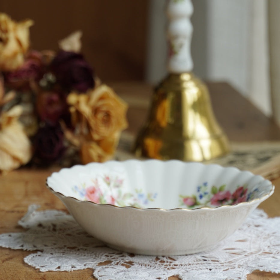 Bol "Rosie" en porcelaine anglaise fleurie et dorée Royal Albert modèle Moss Rose