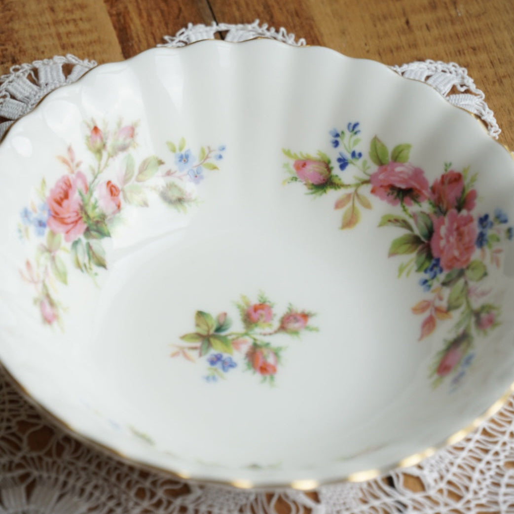 Bol "Rosie" en porcelaine anglaise fleurie et dorée Royal Albert modèle Moss Rose