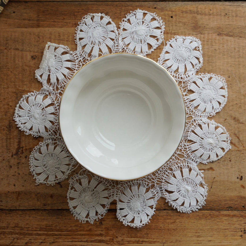 Sucrier "Charles" en porcelaine anglaise fleurie bleutée et dorée Royal Albert modèle Windsor Rose