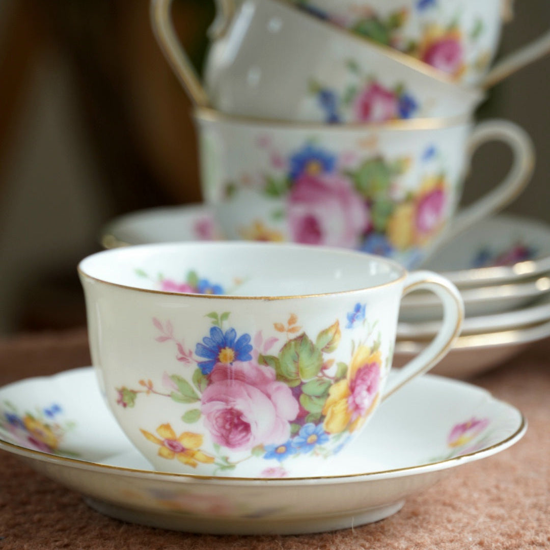 Tasses "Hortense" en porcelaine tchéque Epiag Czechoslovakia fleuries et dorées (lot de 5)