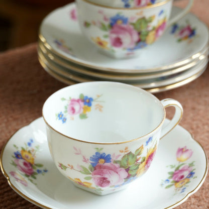 Tasses "Hortense" en porcelaine tchéque Epiag Czechoslovakia fleuries et dorées (lot de 5)