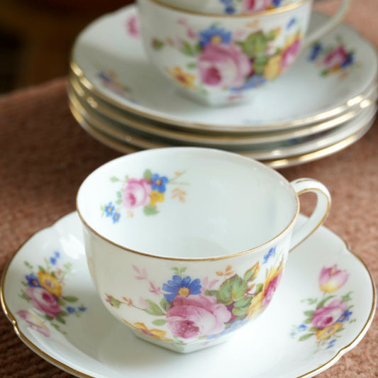 Tasses "Hortense" en porcelaine tchéque Epiag Czechoslovakia fleuries et dorées (lot de 5)