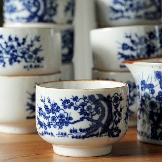 Tasses "Mei" en grés aux motifs bleutés avec son pot à lait (lot de 13)