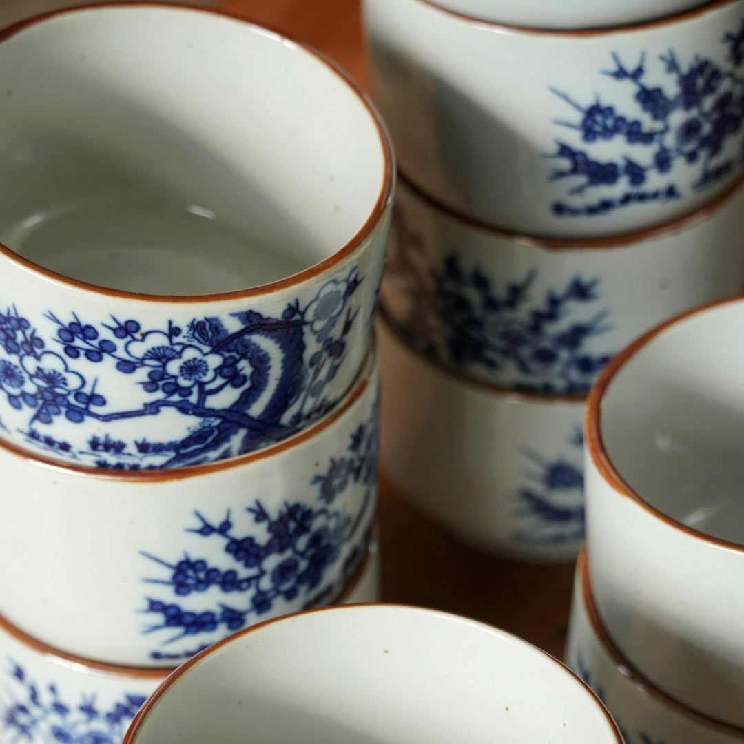 Tasses "Mei" en grés aux motifs bleutés avec son pot à lait (lot de 13)