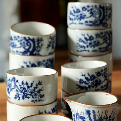 Tasses "Mei" en grés aux motifs bleutés avec son pot à lait (lot de 13)
