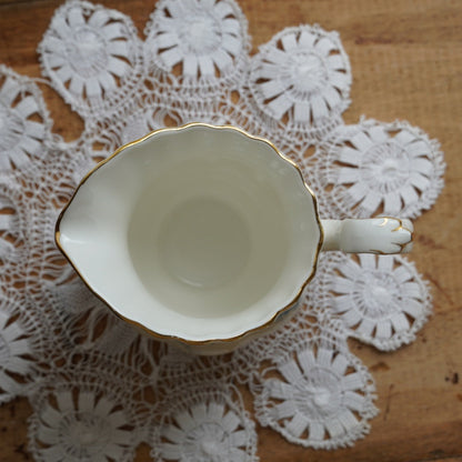 Pot à lait "Charles" en porcelaine anglaise fleurie bleutée et dorée Royal Albert modèle Windsor Rose