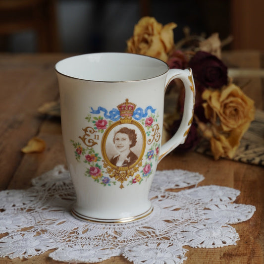 Mug "Liz" en porcelaine anglaise Royal Albert commémorative du couronnement de la reine Elizabeth II de 1953