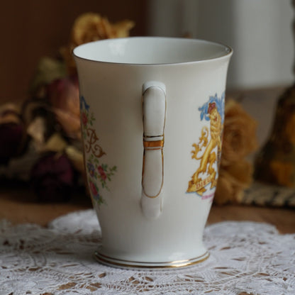 Mug "Liz" en porcelaine anglaise Royal Albert commémorative du couronnement de la reine Elizabeth II de 1953