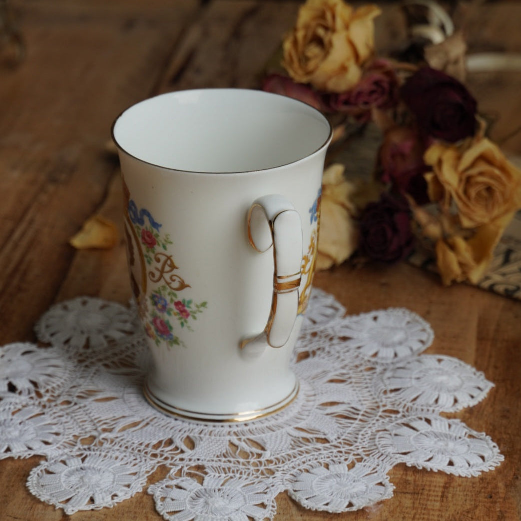 Mug "Liz" en porcelaine anglaise Royal Albert commémorative du couronnement de la reine Elizabeth II de 1953