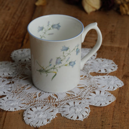 Mug "Jasmine" en porcelaine anglaise fleurie Elizabethan modèle Moorland