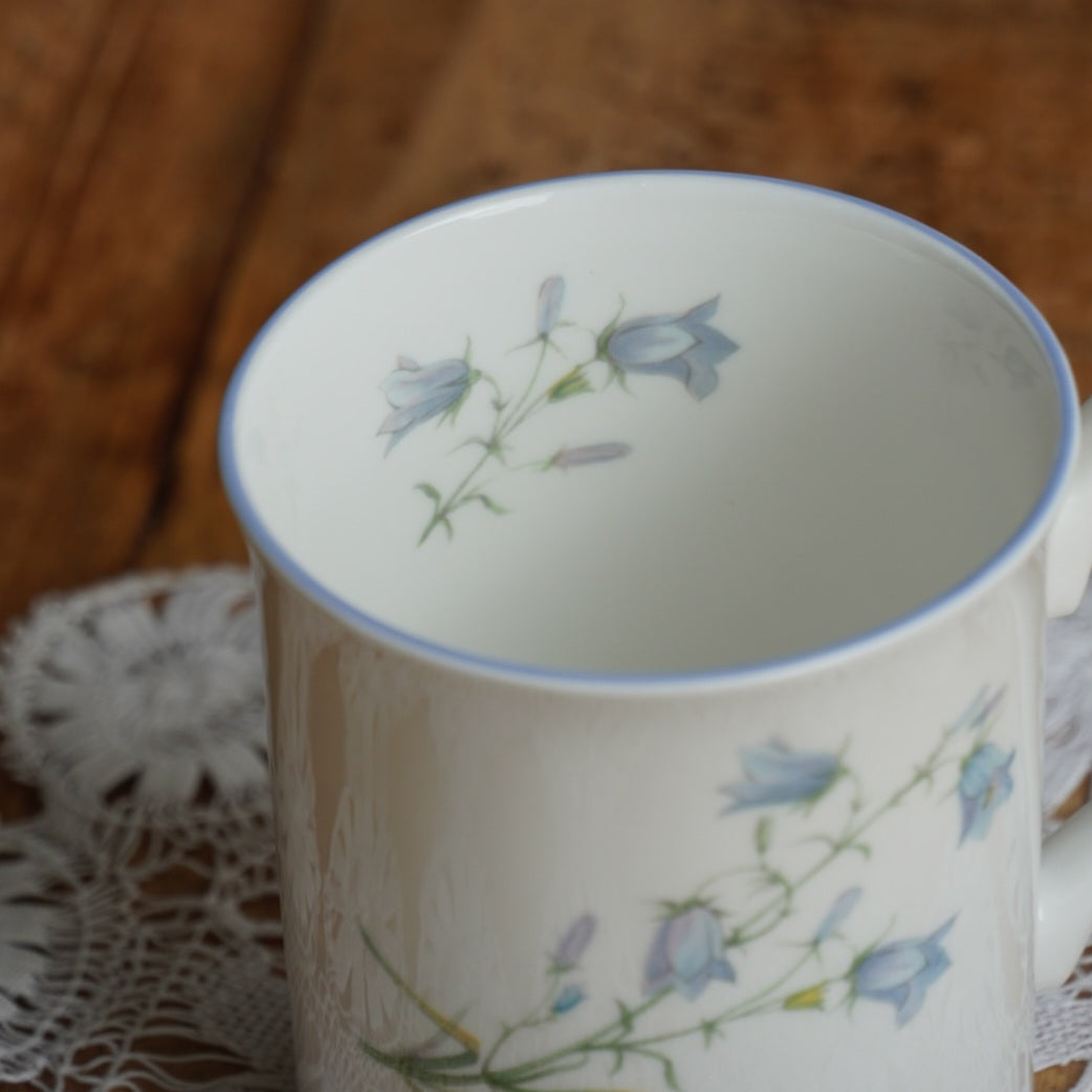 Mug "Jasmine" en porcelaine anglaise fleurie Elizabethan modèle Moorland