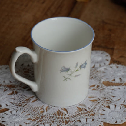 Mug "Jasmine" en porcelaine anglaise fleurie Elizabethan modèle Moorland