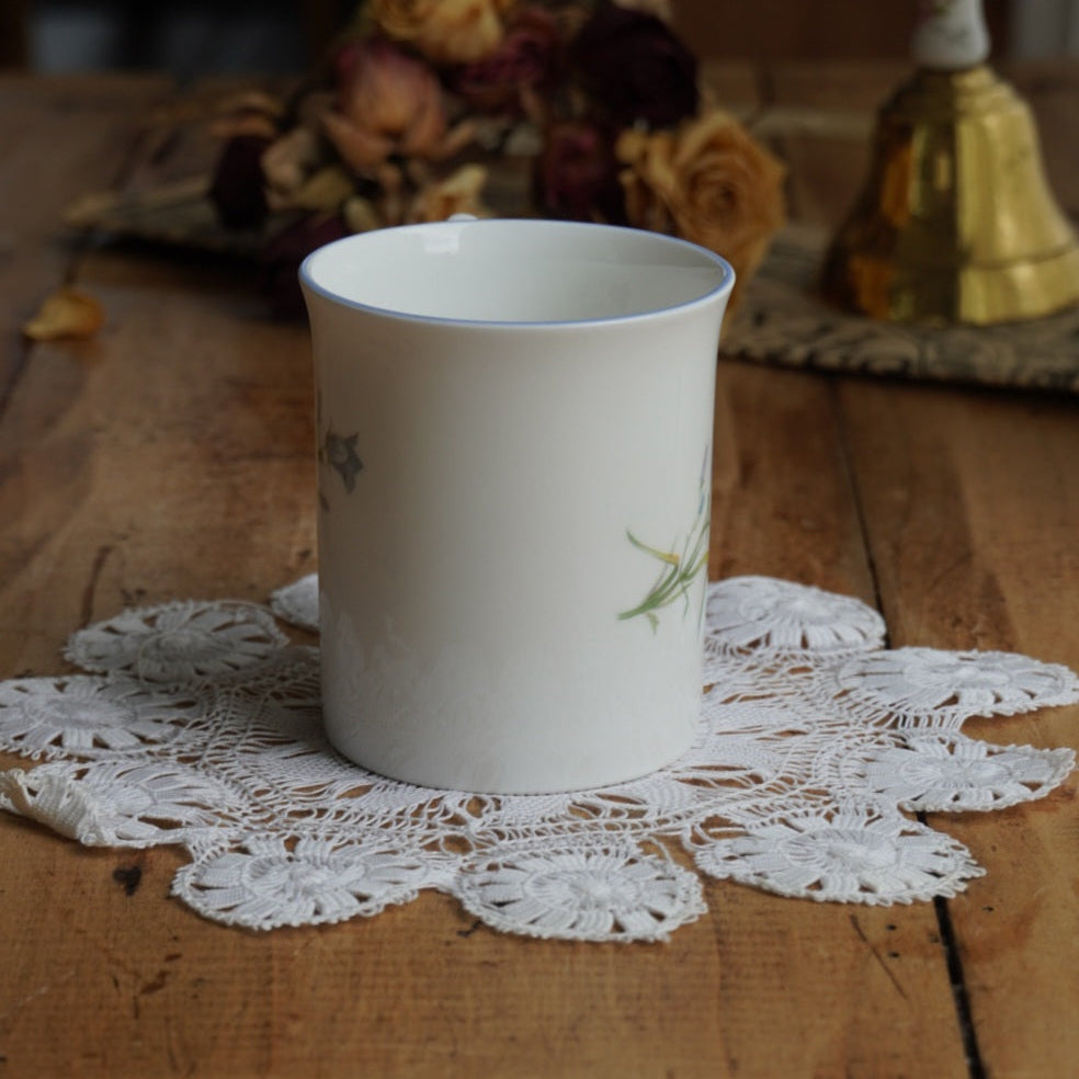 Mug "Jasmine" en porcelaine anglaise fleurie Elizabethan modèle Moorland