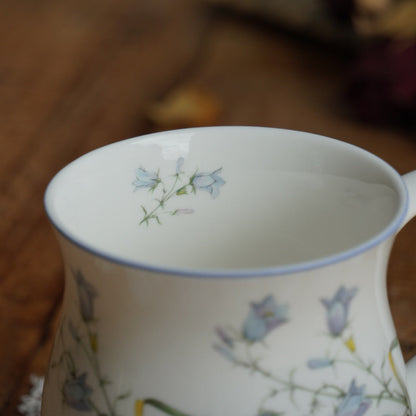 Mug "Rosaline" en porcelaine anglaise fleurie Astbury Royal Albert Works