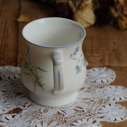 Mug "Rosaline" en porcelaine anglaise fleurie Astbury Royal Albert Works