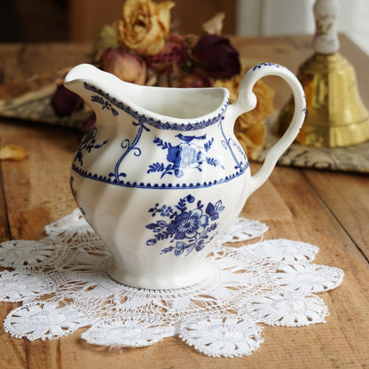 Pot à lait "Harold" en céramique anglaise torsadé aux motifs bleutés
