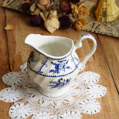 Pot à lait "Harold" en céramique anglaise torsadé aux motifs bleutés