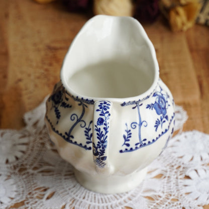 Pot à lait "Harold" en céramique anglaise torsadé aux motifs bleutés