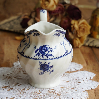 Pot à lait "Harold" en céramique anglaise torsadé aux motifs bleutés