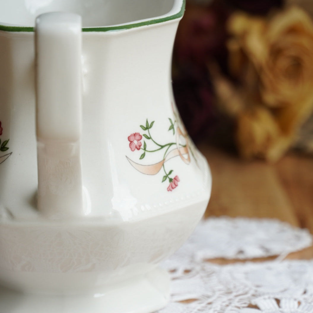 Pot à lait "Henry" en céramique anglaise fleurie Johnson Brothers