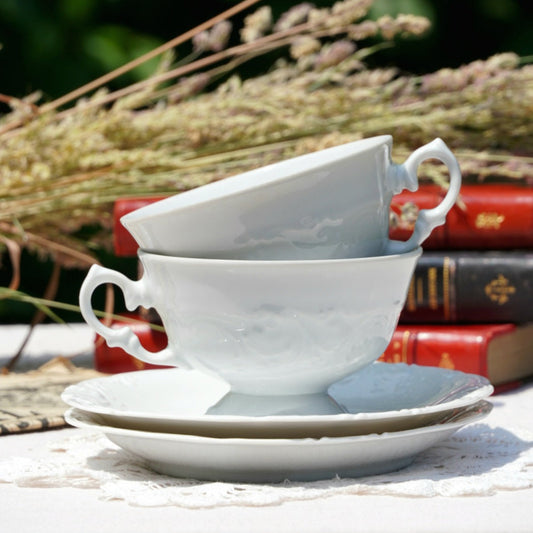 Tête à tête "Léa" de tasses à thé en porcelaine avec de subtils reliefs