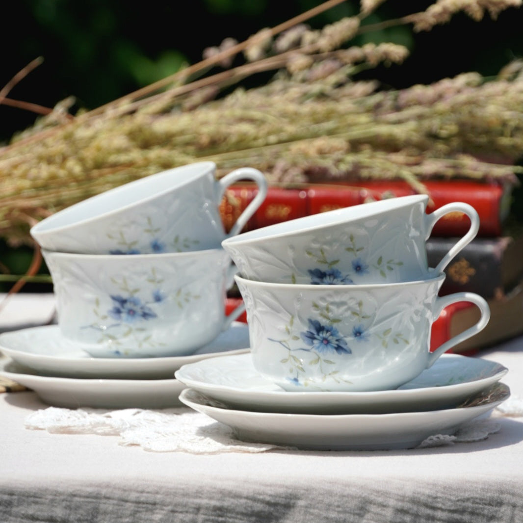 Tasses "Hermance" en porcelaine fleuries avec des reliefs (lot de 4)