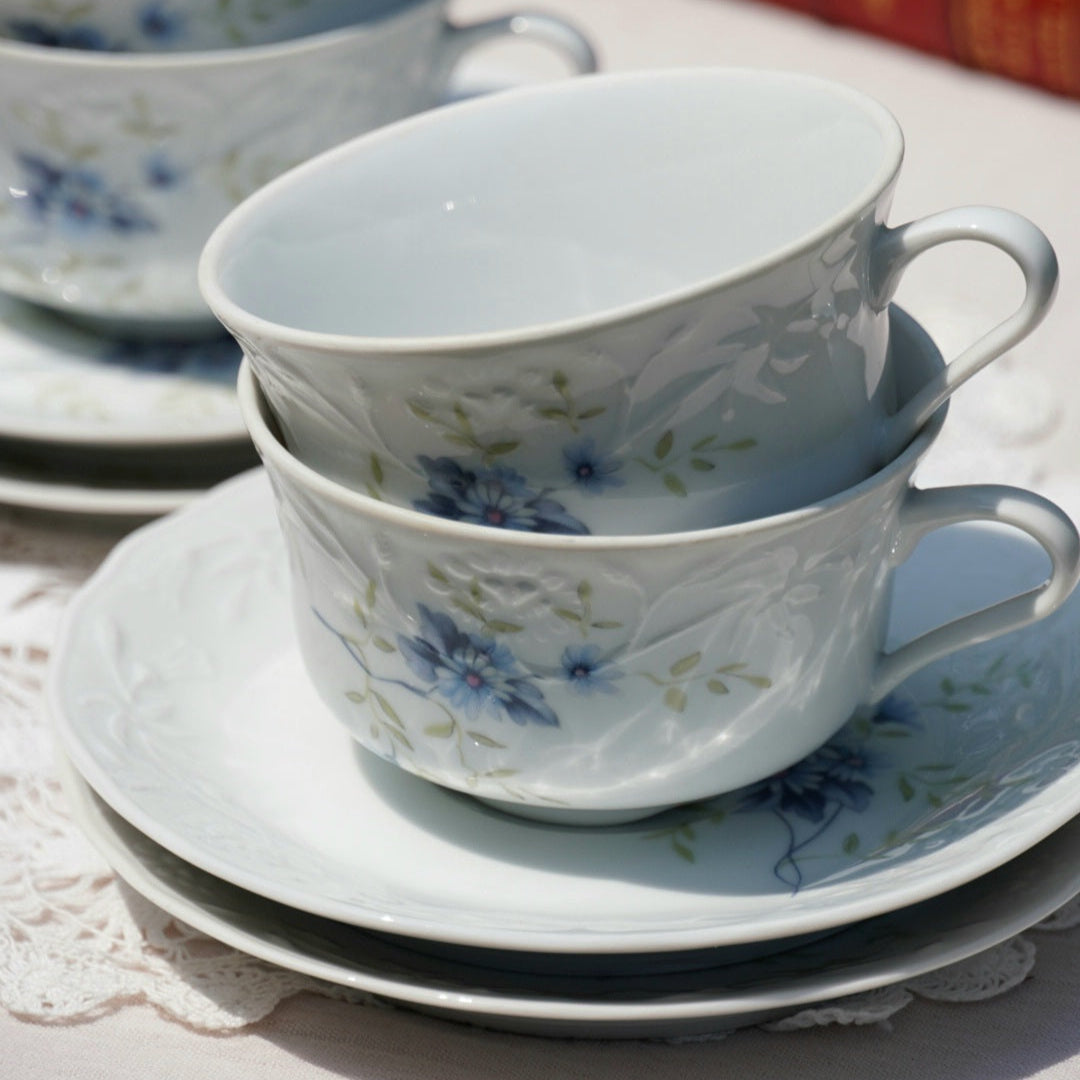 Tasses "Hermance" en porcelaine fleuries avec des reliefs (lot de 4)